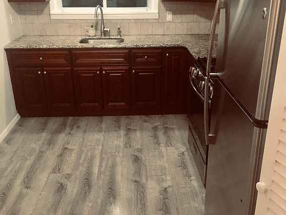 4th image of 1346 Victory Blvd #2B