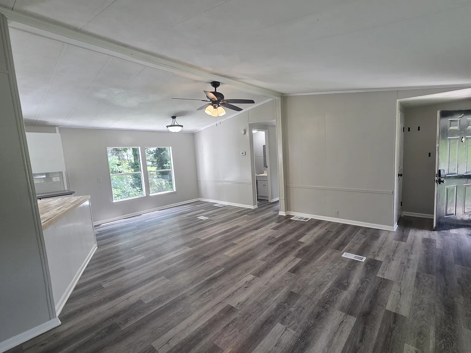 3 bed, 1327 sqft, $1,890 — Photo 3