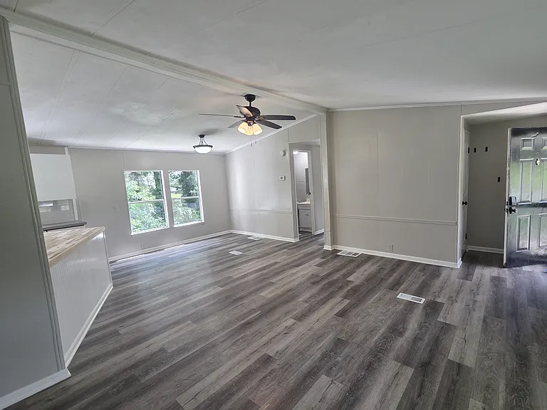 520 Power Ave — Photo 3