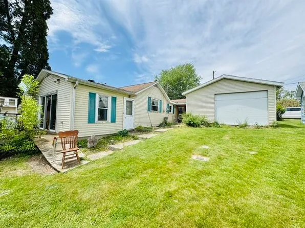 2375 Tamarack St, Lake Odessa, MI 48849