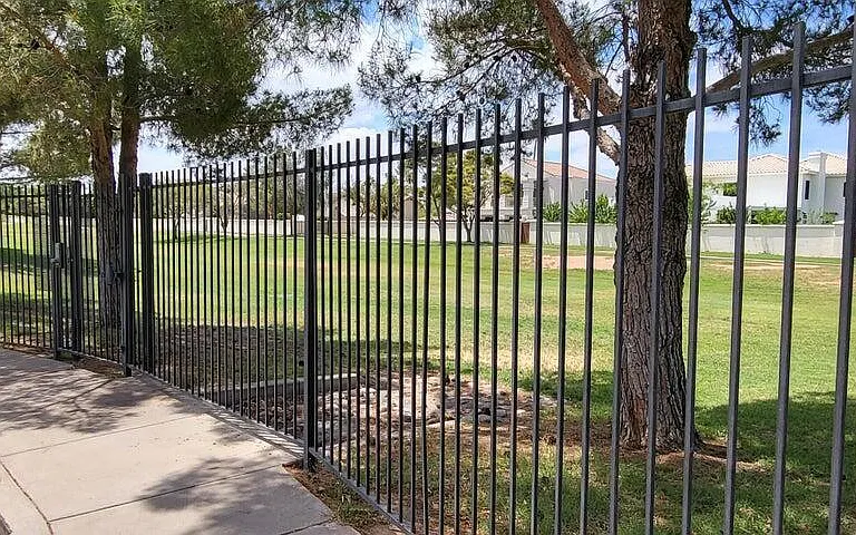 1038 N Columbus Dr — Photo 3