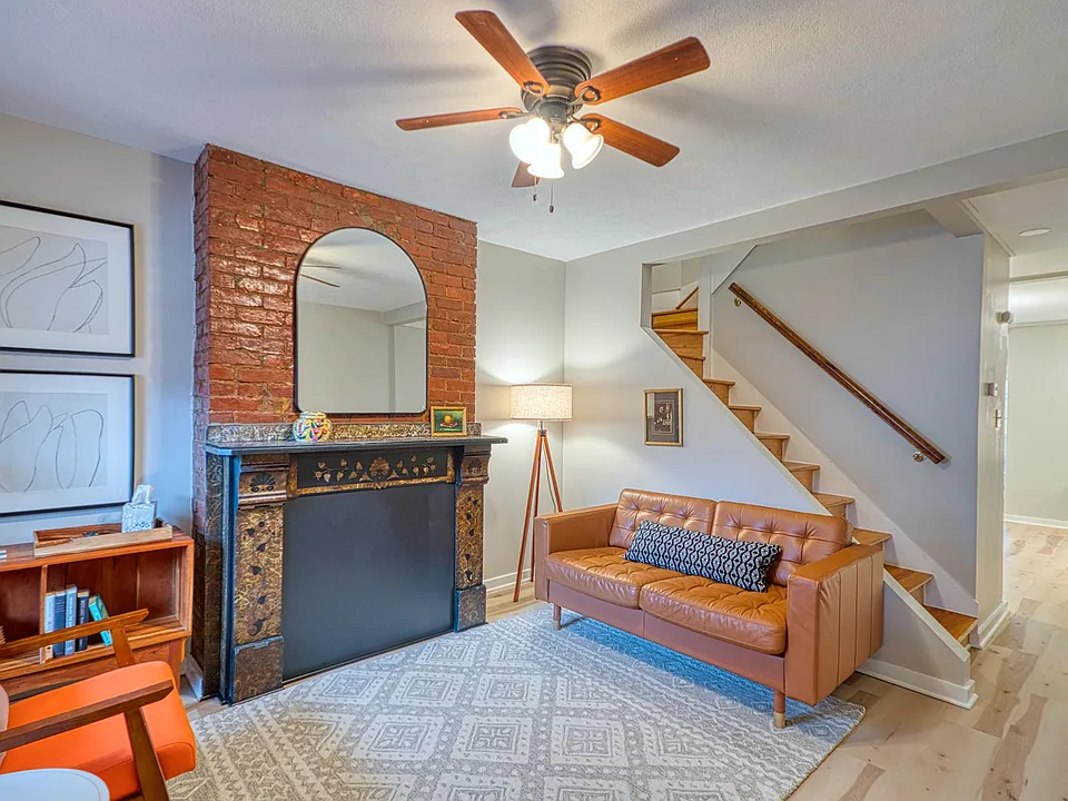 350 Lamont Pl