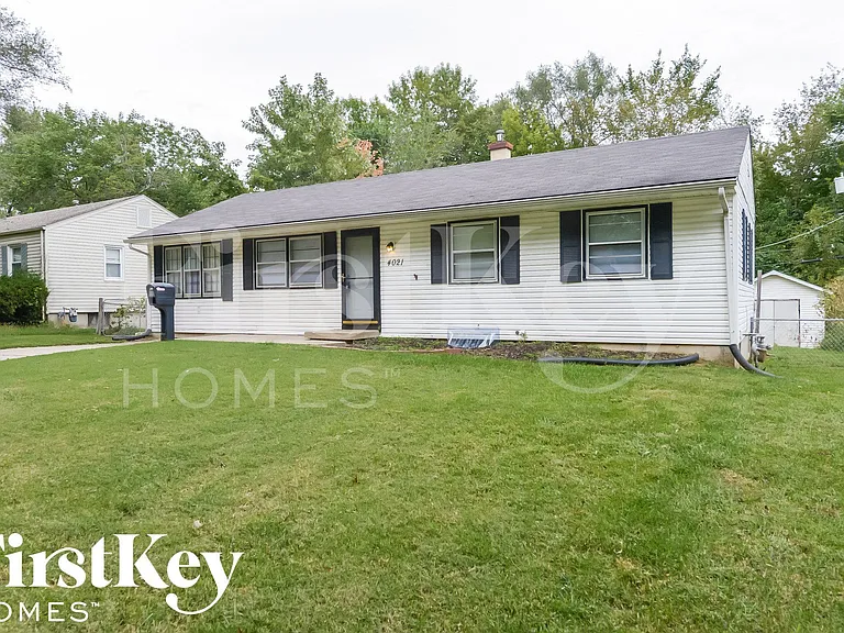 4021 S Osage St — Photo 2
