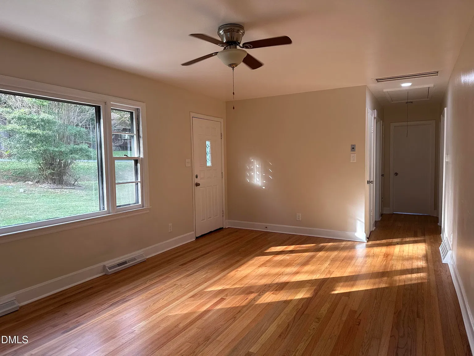 3 bed, 1.0 bath, $1,500 — Photo 2