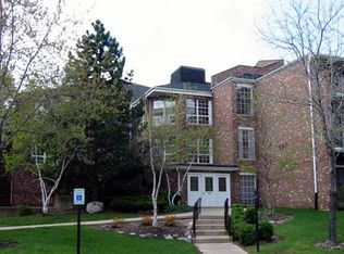 540 Biesterfield Rd APT 302A, Elk Grove Village, IL 60007