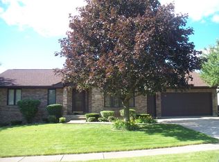 1203 Lehnertz Cir, Aurora, IL 60505