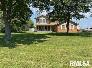 709 Walnut Hill Rd, Centralia, IL 62801