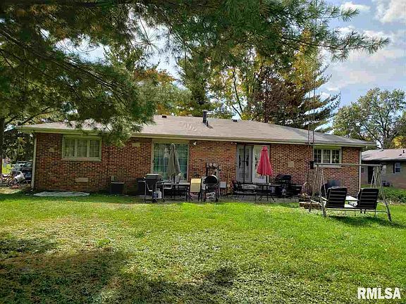 3rd image of 465 Parkway Dr
