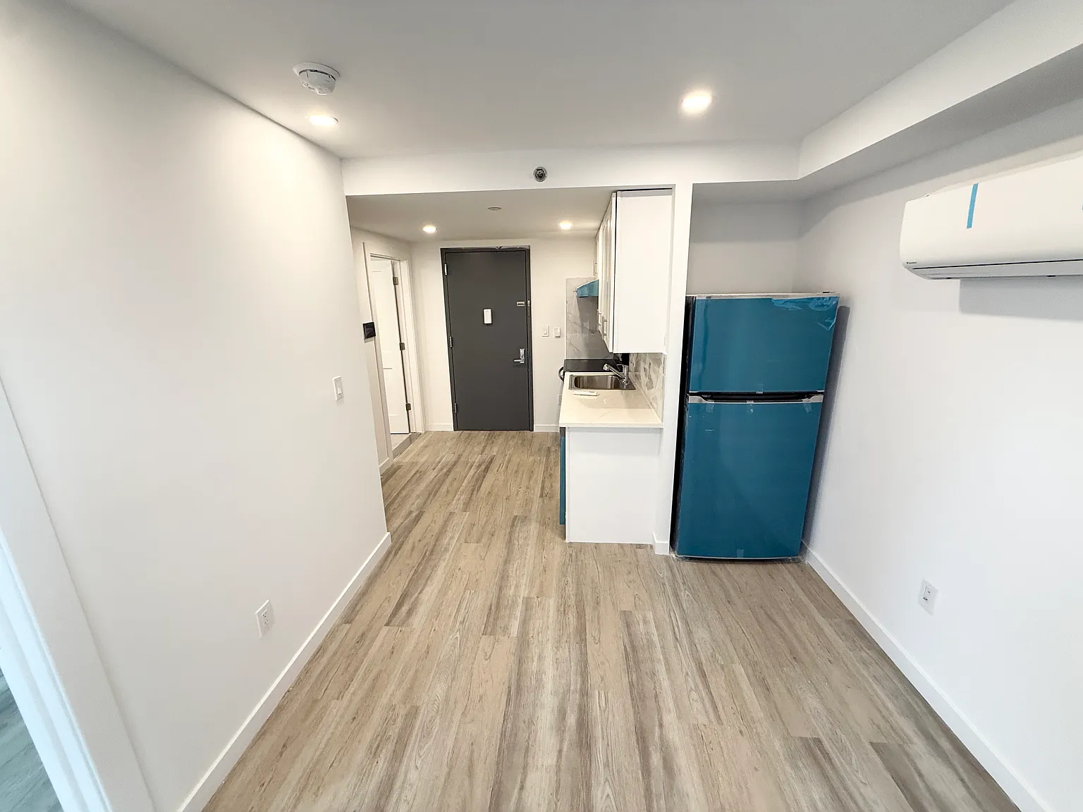 1 bed, $2,160 — Photo 3