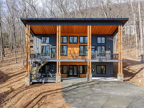 3rd image of 48 Oak Ln