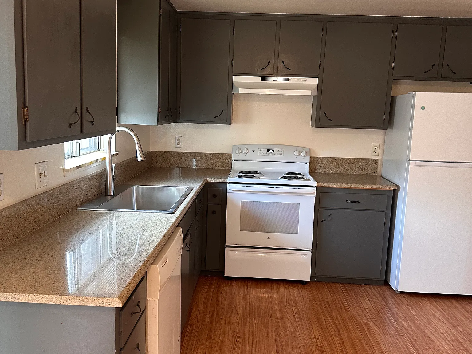 4 bed, 1600 sqft, $2,100 — Photo 1