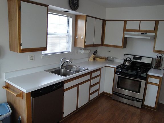 3rd image of 4415 Edinburg Ln
