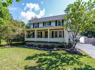44 Richfield Rd, Williamsville, NY 14221