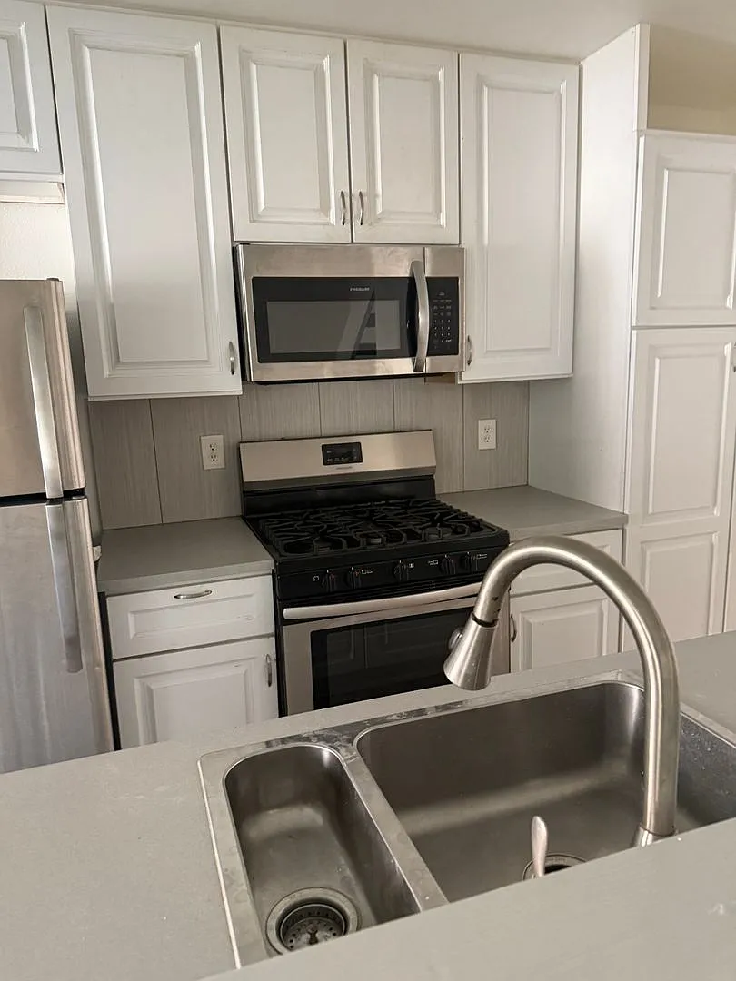 2 Bed / 1 Bath Townhouse-Style Unit Auburn Greens — Photo 3