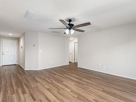 3rd image of 4511 Tamworth Ln