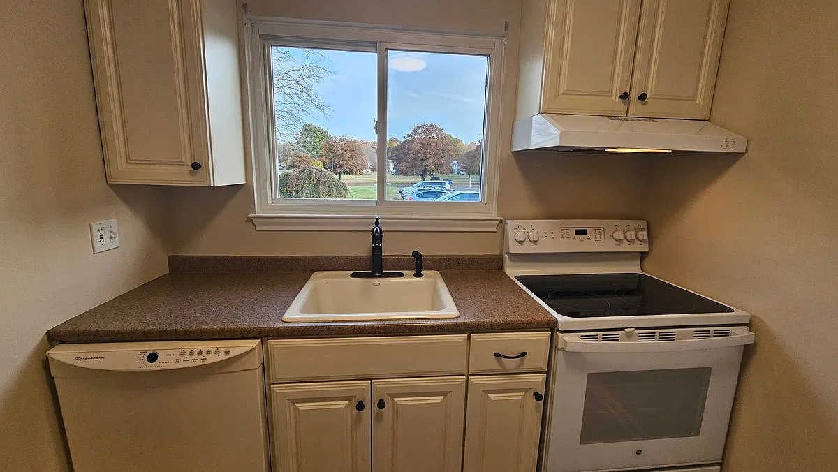 2 bed, 1.5 bath, 976 sqft, $1,975 — Photo 2
