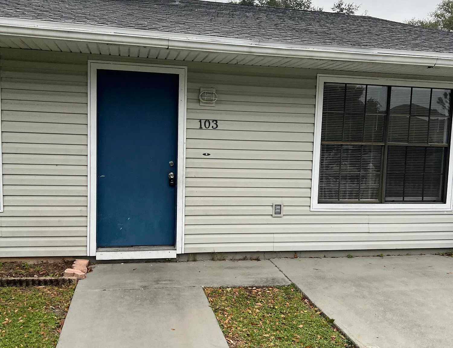 410 Thor Ave SE — Photo 2