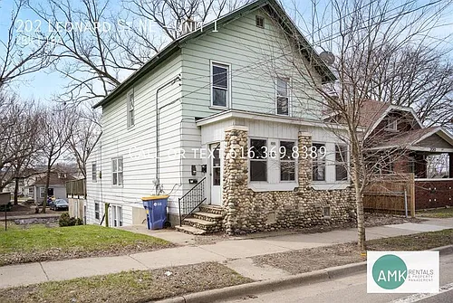 202 Leonard St NE Photo 1