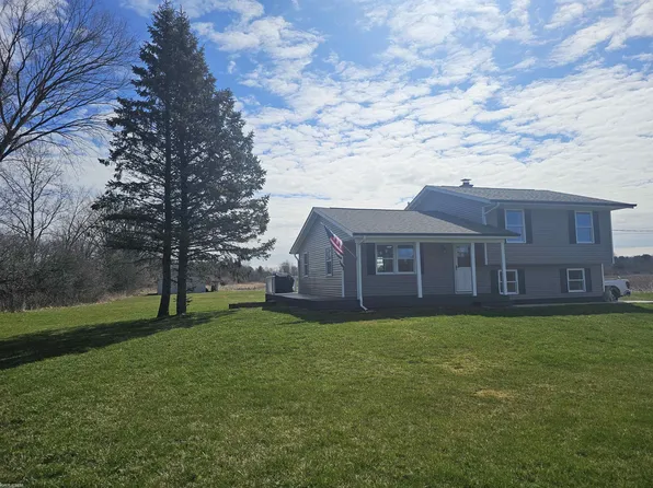 1431 Stein Rd, Saint Clair, MI 48079