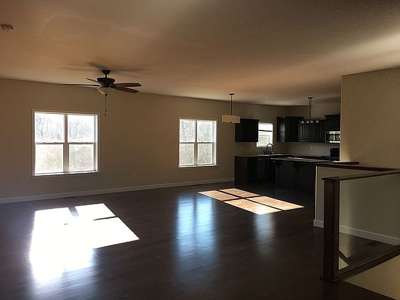 9 ft ceilings main floor