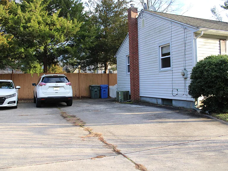 323 University Blvd — Photo 14