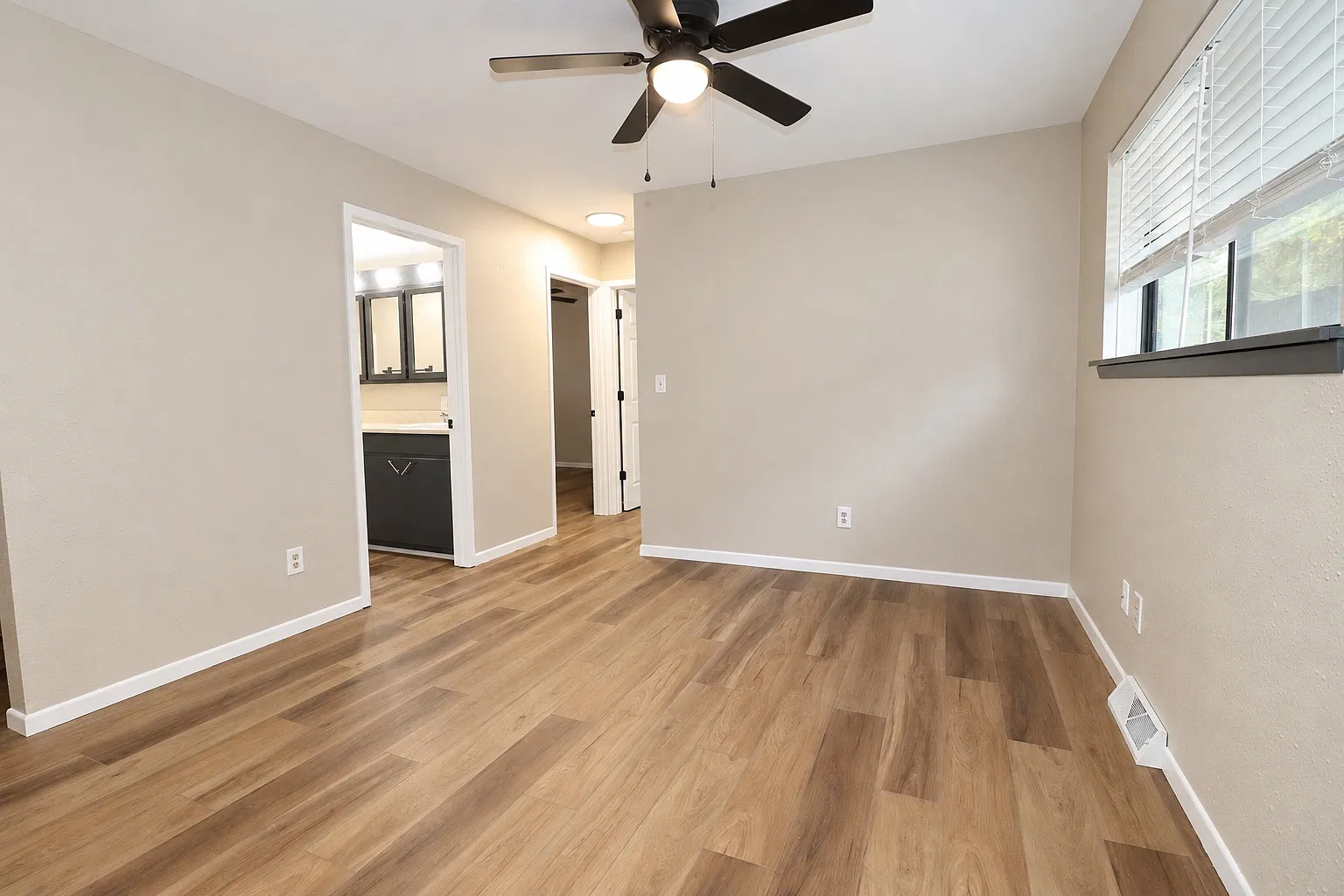 3 bed, $1,050 — Photo 3
