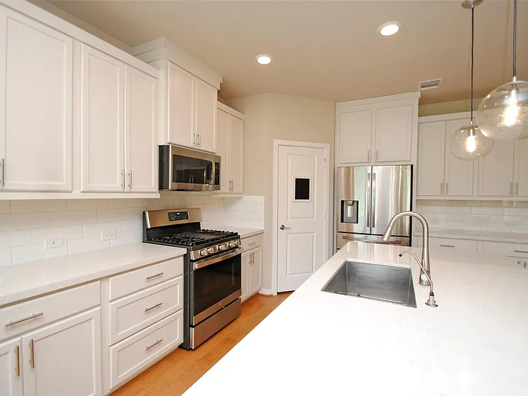 8326 Oakland Heights Ln — Photo 18