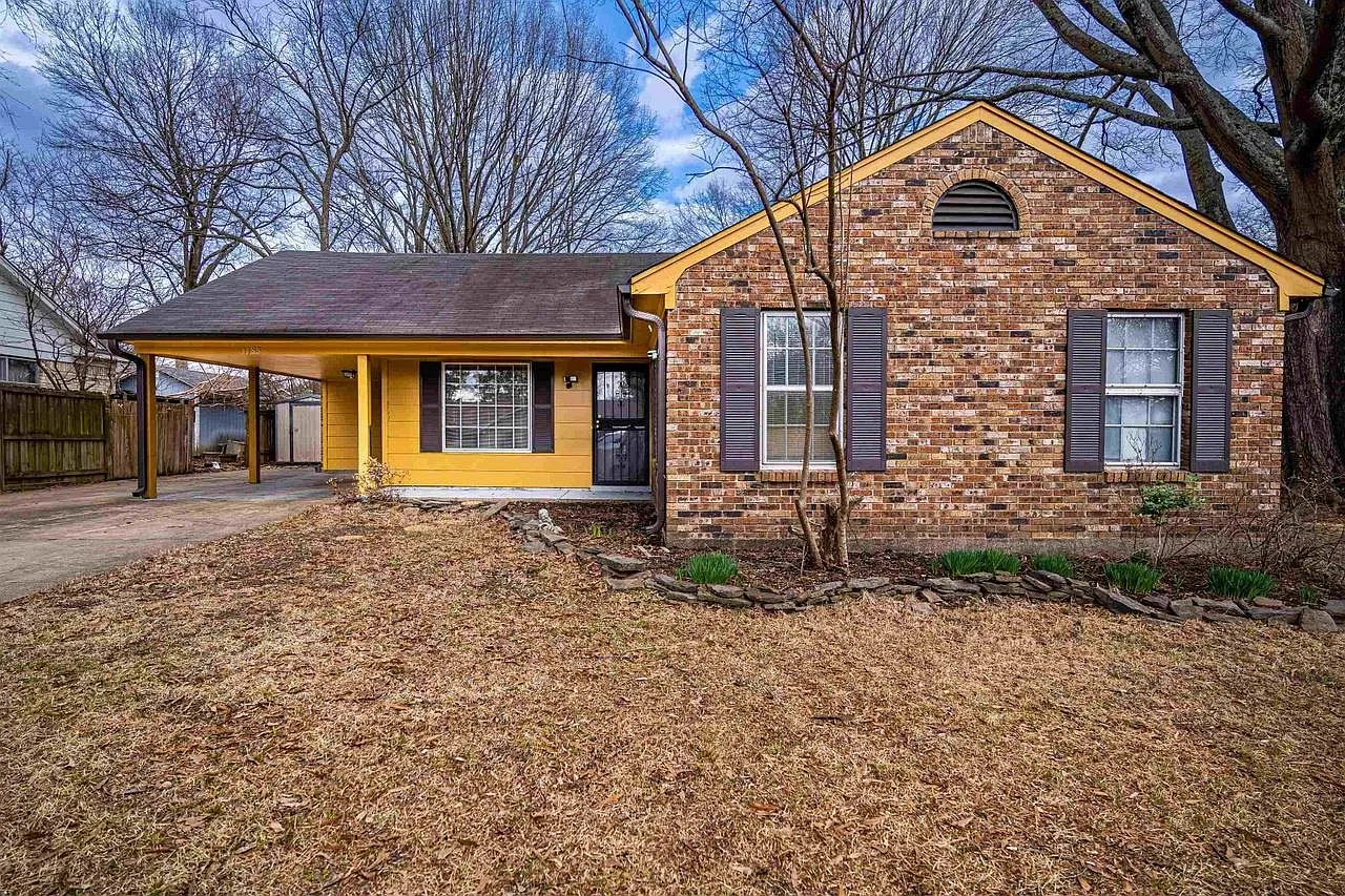 3 bed, 1.5 bath, 1220 sqft, $1,495 — Photo 1