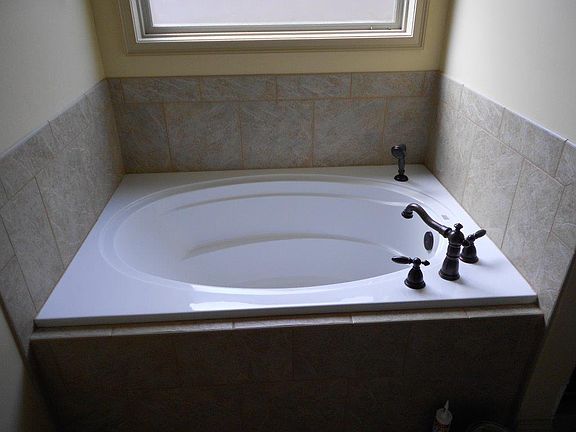 4th image of 301 Greythorne Dr