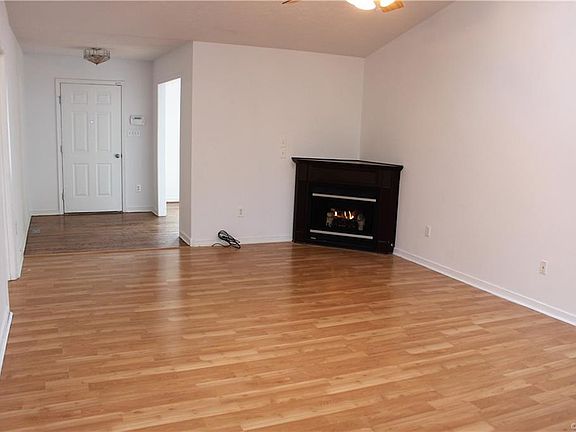 3rd image of 7998 Ellerson Station Dr