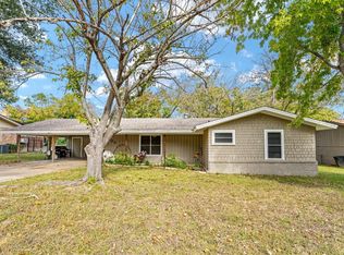 602 Colonial Dr, Athens, TX 75751