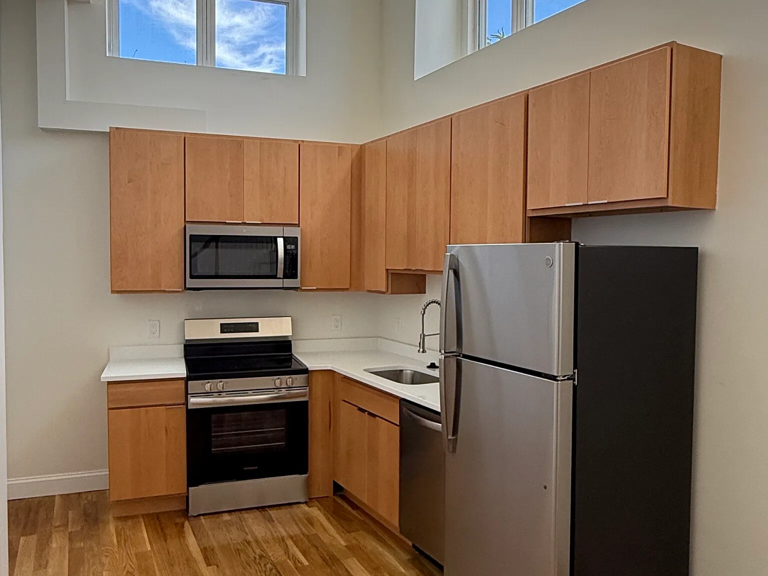 Studio, 1.0 bath, 334 sqft, $1,250 — Photo 2