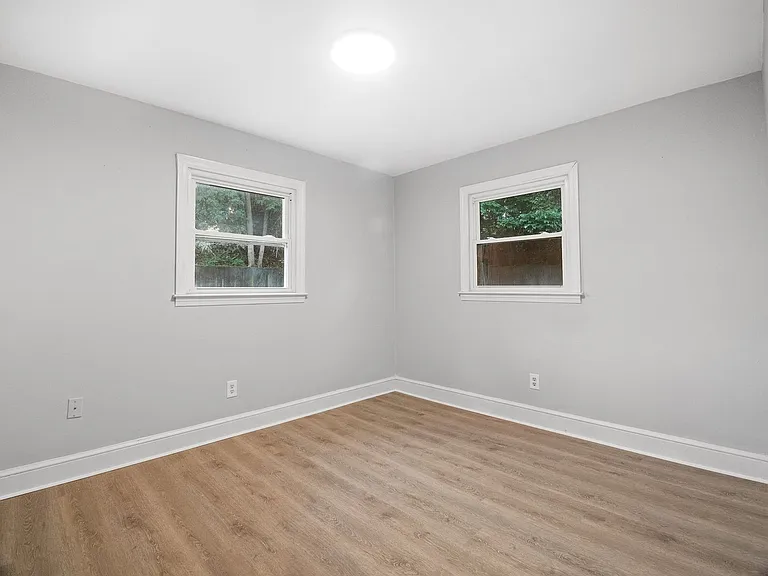 445 Riverview — Photo 11