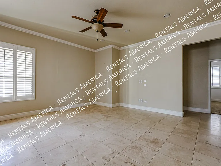 2211 W Olive Way — Photo 12