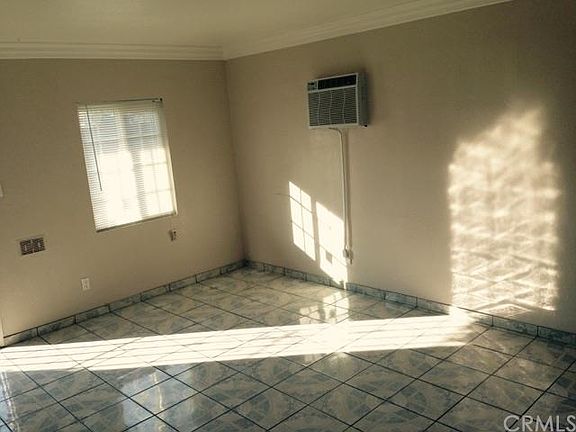 4th image of 256 E 11th St #260