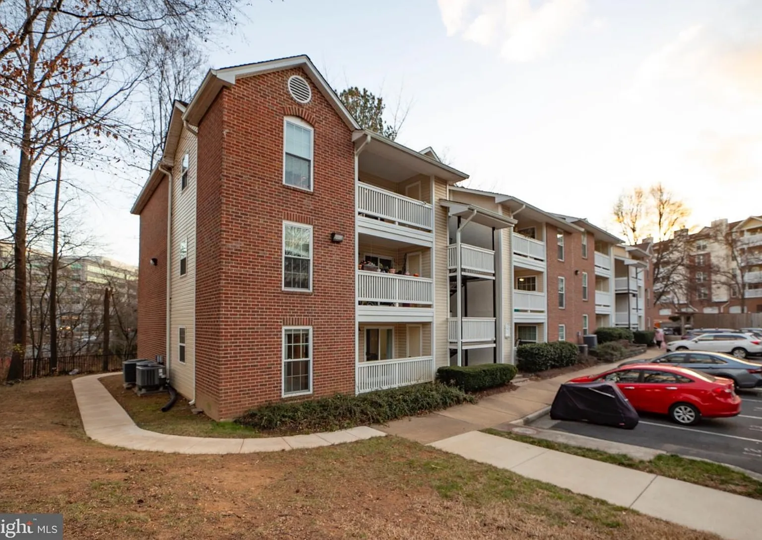 2 bed, 1050 sqft, $3,000 — Photo 2