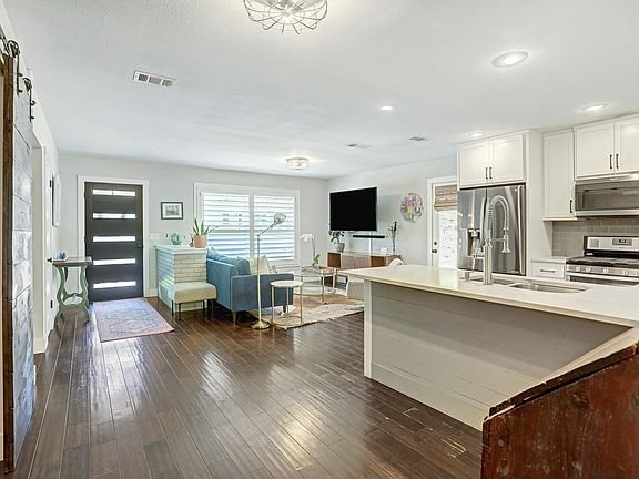 4th image of 6401 Linda Ln
