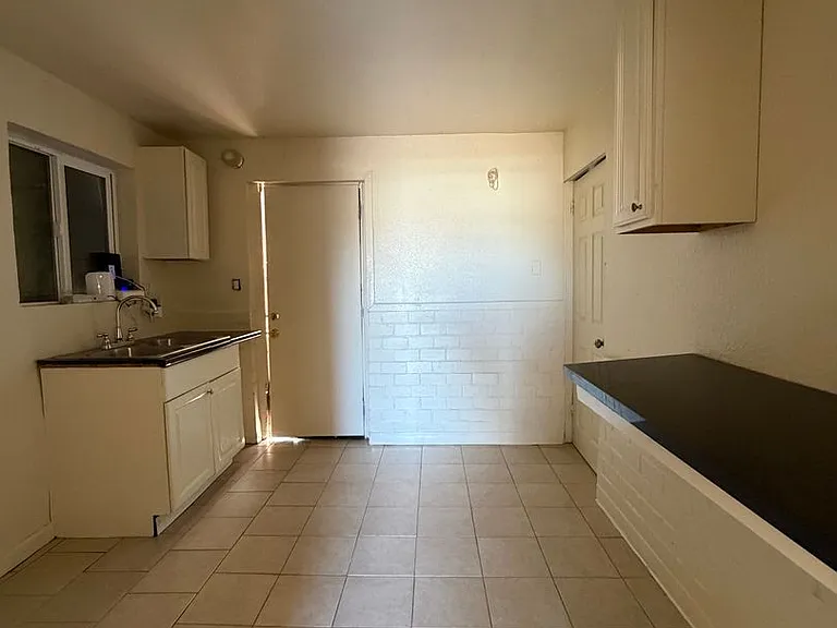 504 E Williams St — Photo 10