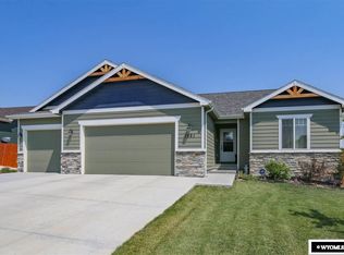 1021 Prairie River Dr, Mills, WY 82604