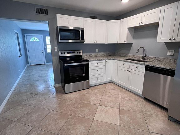 3rd image of 618 Colfax Dr