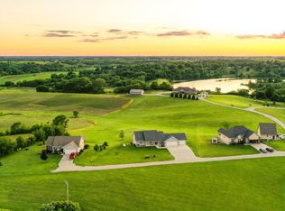 1682 Willow Dr, Williamsburg, IA 52361