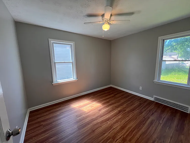 4606 Lincoln Ave — Photo 8