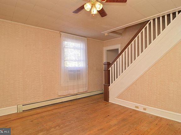4th image of 124 W Poplar St