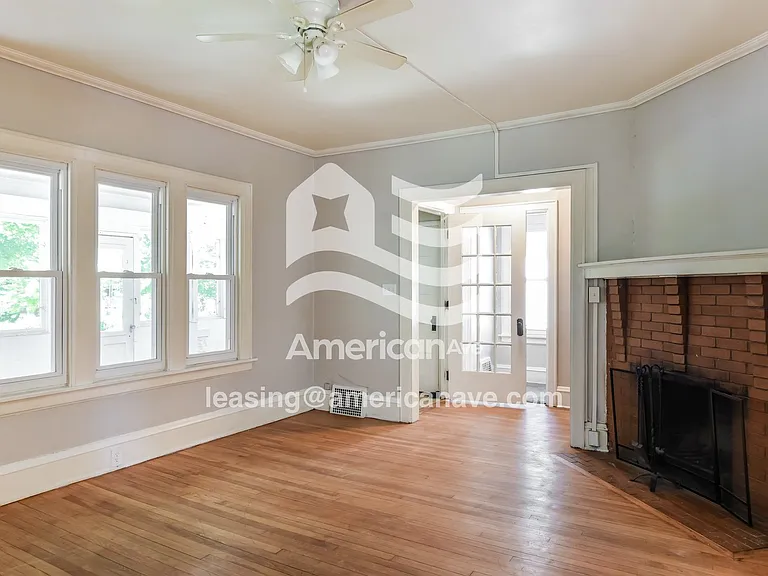 621347_004_living_room_13854972.jpg