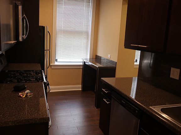 5th image of 1353 N Ashland Ave APT 2