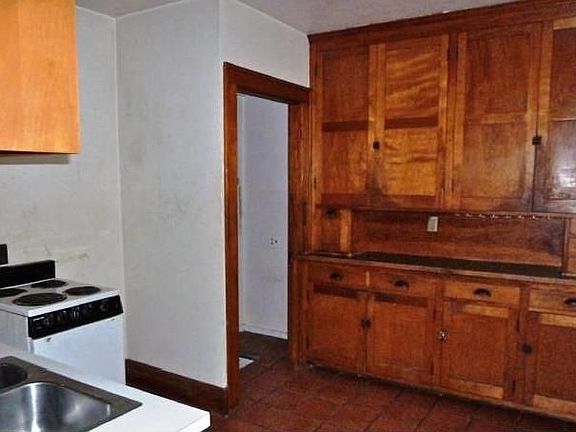 5th image of 3734 Russell Ave N