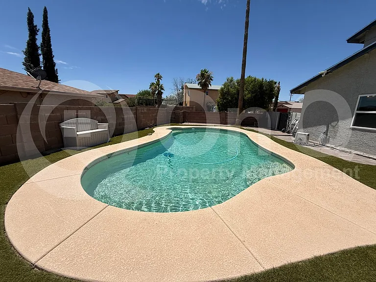 3037 W Monmouth St — Photo 35