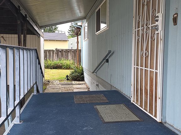 5th image of 13045 SE Stark St Unit 112