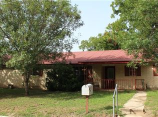 200 S 6th St, Stockdale, TX 78160