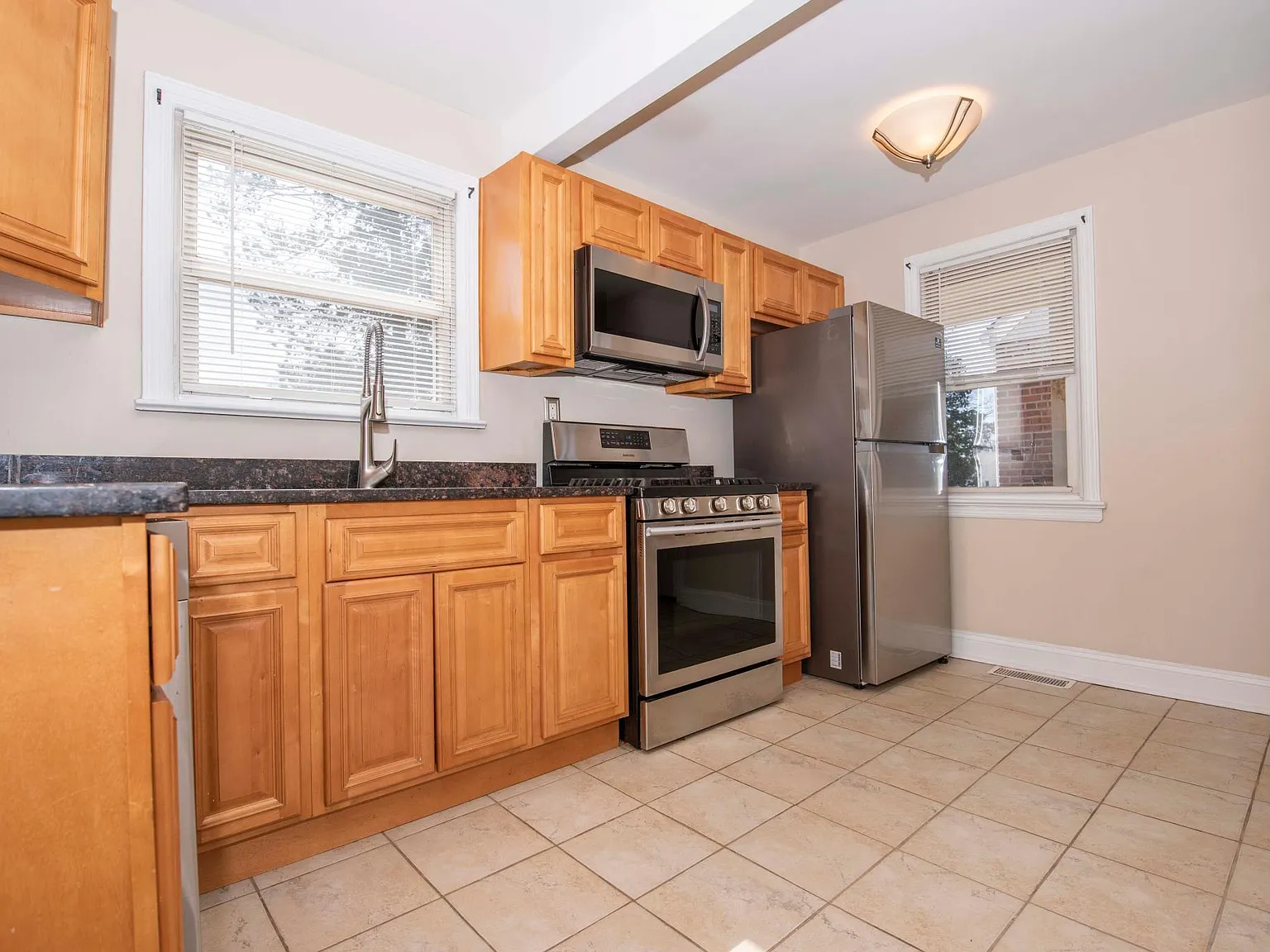 3 bed, 1775 sqft, $3,200 — Photo 3